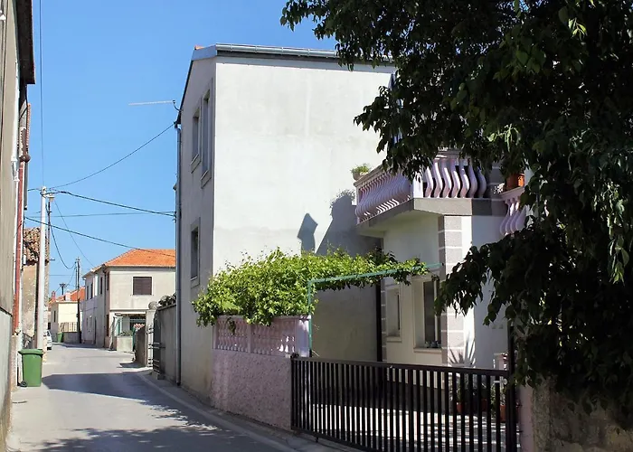 Apartment Apartments With A Parking Space Zadar - 6205 *