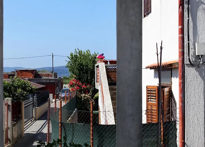 Apartment Apartments With A Parking Space Zadar - 6205