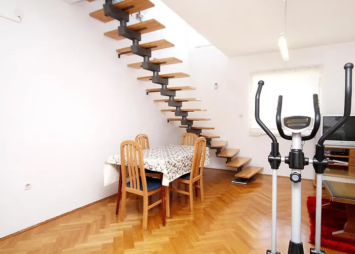 Apartment Apartments With A Parking Space Zadar - 6205